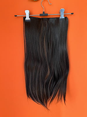Medium length straight hair extention Medium length straight hair extention